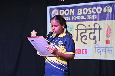 हिंदी दिवस समारोह की तस्वीर 12